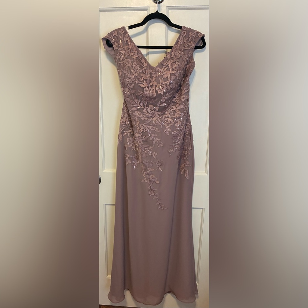 JJs House Dusty Rose Lace Appliqué V-Neck Mother of the Bride Dress - Picture 3 of 7